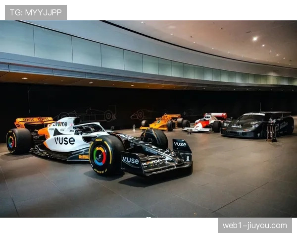 迈凯伦车队双车竞争加剧 新加坡站轮对轮碰撞暴露队内紧张关系